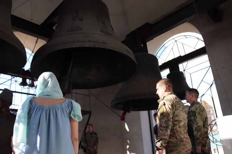 Сотрудники и военнослужащие Росгвардии побывали в главном православном храме Забайкалья.