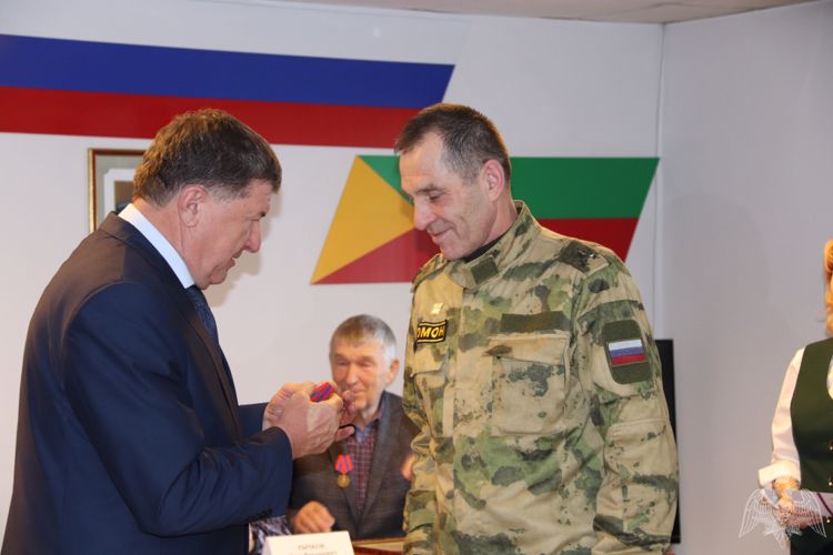 Депутаты Законодательного собрания Забайкальского края впервые побывали в подразделении ОМОН Росгвардии.