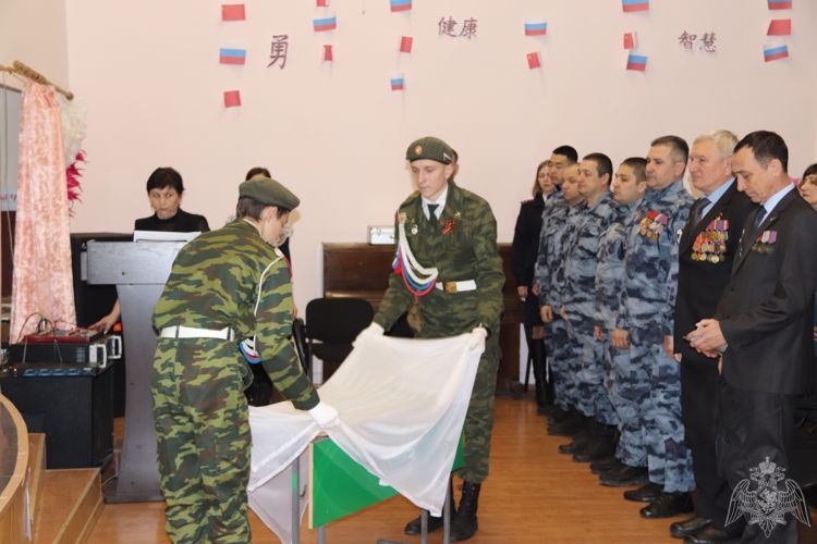 В Чите открыли «Парту героя» в память об офицере транспортного ОМОН Росгвардии.