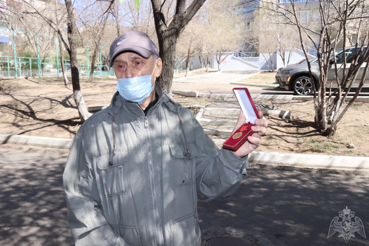 Бывший начальник управления вневедомственной охраны по Читинской области получил награду федерального уровня за литературную деятельность.