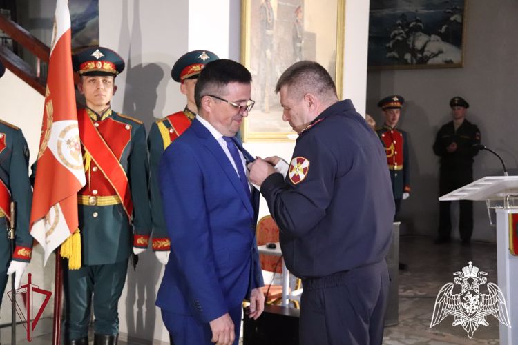 В преддверии Дня радио директор «ГТРК-Чита» награждён памятной медалью за взаимодействие с Росгвардией