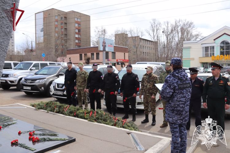 Сотрудники и военнослужащие Росгвардии в Забайкалье провели автопробег в память об участниках Великой Отечественной войны