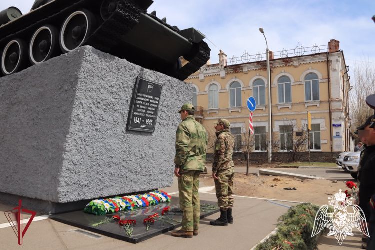 Сотрудники и военнослужащие Росгвардии в Забайкалье провели автопробег в память об участниках Великой Отечественной войны