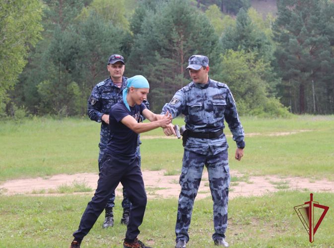 Сотрудники Росгвардии посетили детский спортивный лагерь «Жемчужина»