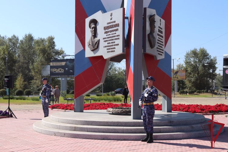 Сотрудники и военнослужащие Росгвардии приняли участие в памятных мероприятиях