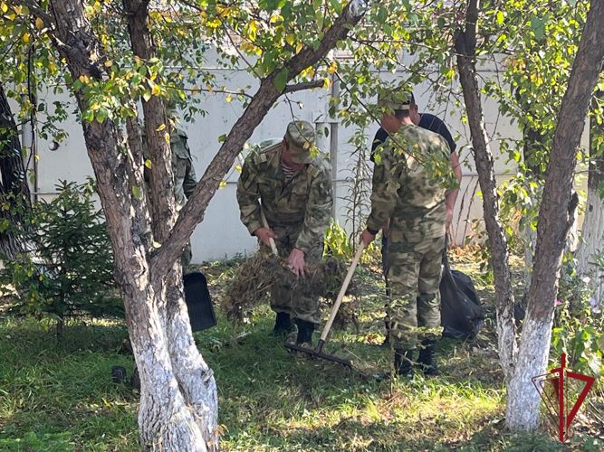 Представители Росгвардии в Забайкальском крае приняли участие во всероссийском субботнике «Зелёная Россия»