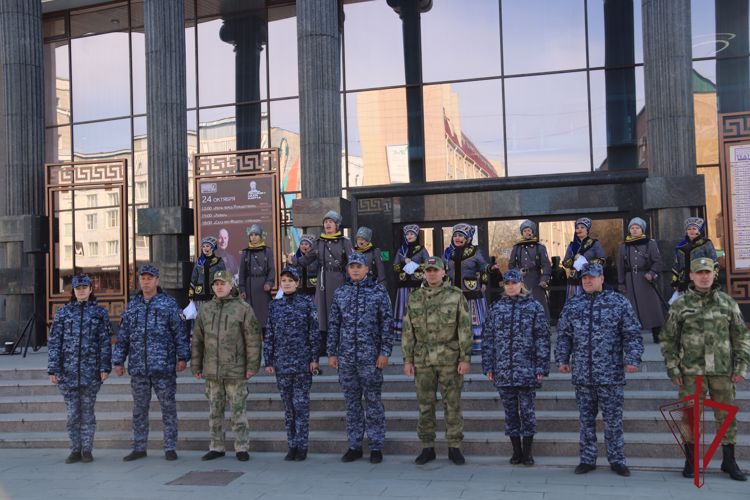 Представители Росгвардии вместе с ансамблем «Забайкальские казаки» записали видеоролик в поддержку участников спецоперации