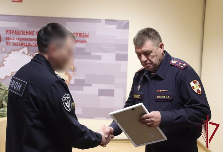 В Чите сотрудникам и военнослужащим Росгвардии вручили государственные награды