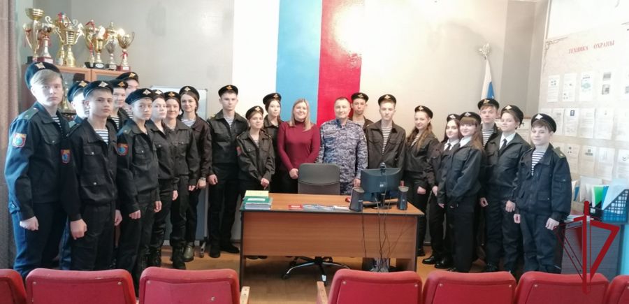 Росгвардейцы проводят уроки мужества, посвященные Сталинградской битве 