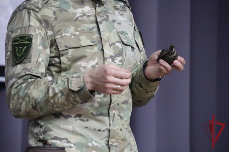 Сотрудники Росгвардии обучают забайкальских студентов основам безопасности 