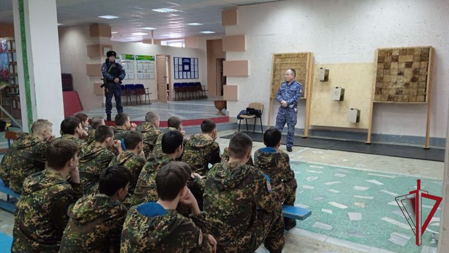 Росгвардейцы проводят уроки мужества, посвященные Сталинградской битве 