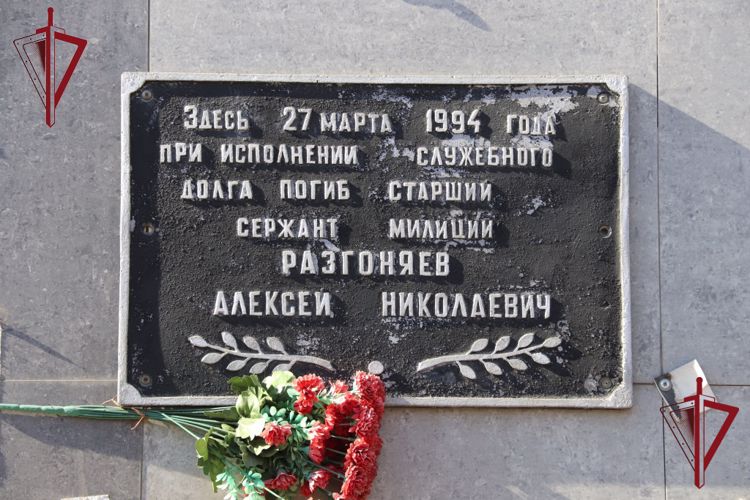 Память старшего сержанта милиции, погибшего при задержании вооруженных преступников, почтили в Чите