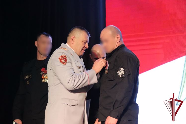 Начальник Управления Росгвардии по Забайкальскому краю вручил государственные награды сотрудникам специальных подразделений