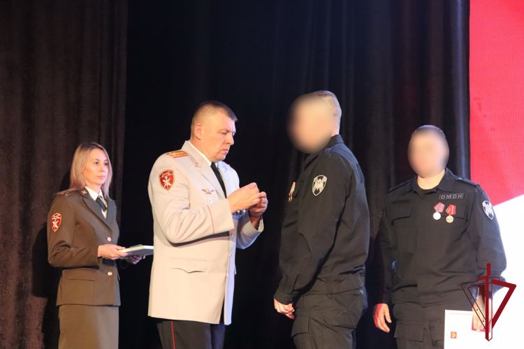 Начальник Управления Росгвардии по Забайкальскому краю вручил государственные награды сотрудникам специальных подразделений