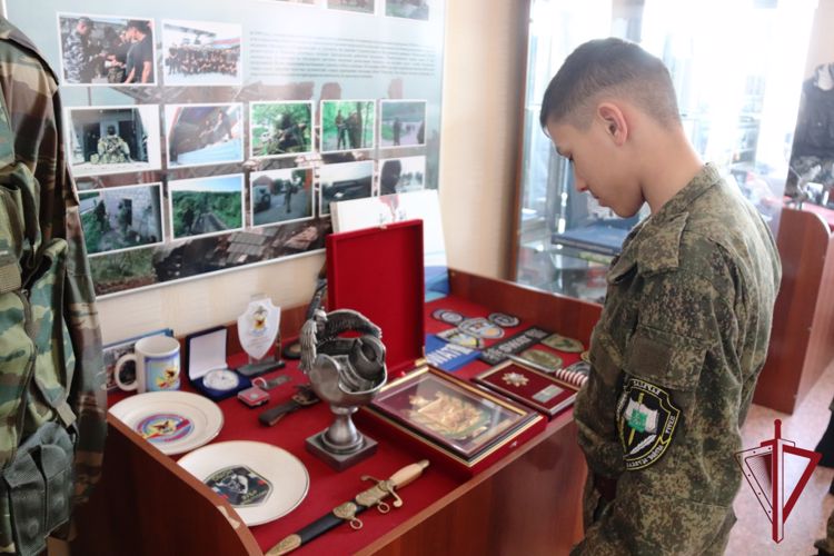 В гостях у ОМОНа «Коршун» Управления Росгвардии по Забайкальскому краю побывали учащиеся Мирсановской казачьей школы