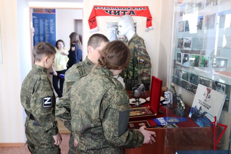 В гостях у ОМОНа «Коршун» Управления Росгвардии по Забайкальскому краю побывали учащиеся Мирсановской казачьей школы