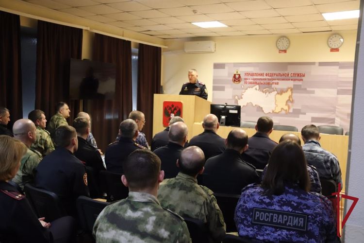 Начальник Управления Росгвардии по Забайкальскому краю вручил государственные награды военнослужащим и сотрудникам ведомства