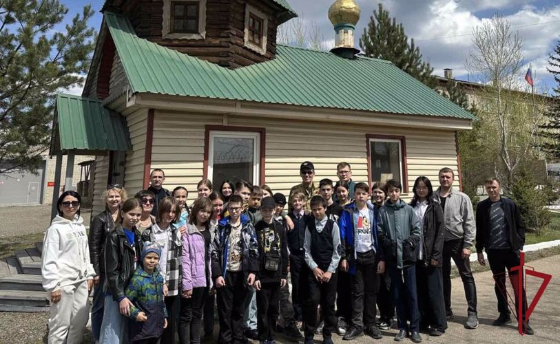 Ветеран ОМОН «Коршун» провёл экскурсию по подразделению для читинских школьников 