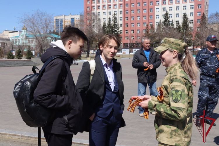 В Чите сотрудники и военнослужащие Росгвардии поддержали Всероссийскую акцию «Георгиевская ленточка» 