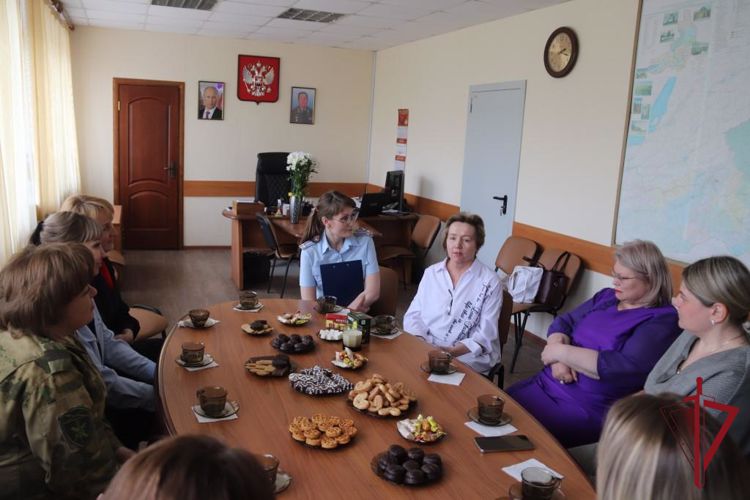 В День филолога в Управлении Росгвардии по Забайкальскому краю прошла встреча с писателем Еленой Чубенко