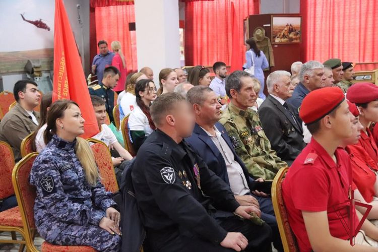 В Чите сотрудники и ветераны Росгвардии приняли участие в уроке мужества, посвященном Дню ветерана боевых действий