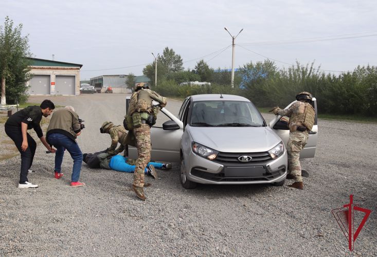Съёмочная группа РТК «Забайкалье» наблюдала за тренировкой ОМОНа в День сил специального назначения