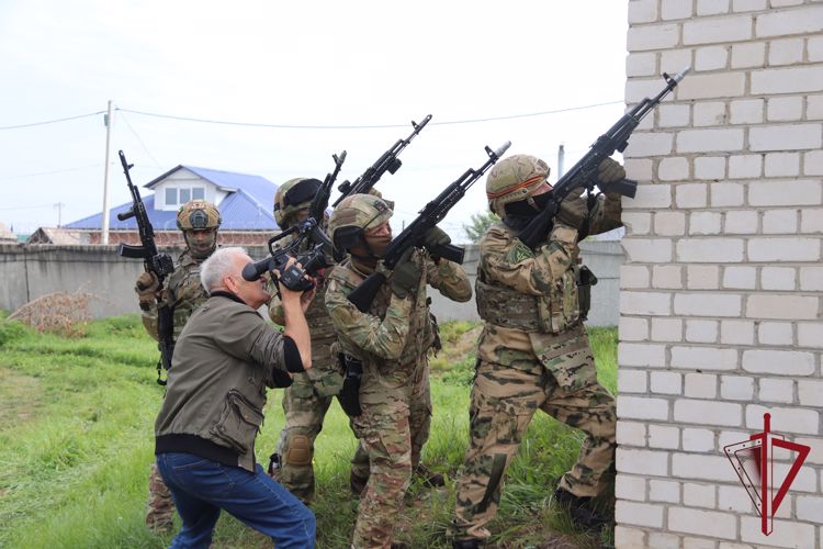 Съёмочная группа РТК «Забайкалье» наблюдала за тренировкой ОМОНа в День сил специального назначения