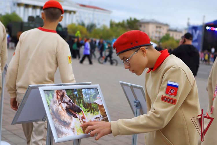 В Чите прошёл первый фестиваль фронтового народного творчества «Наши». Одна из площадок была посвящена Росгвардии.