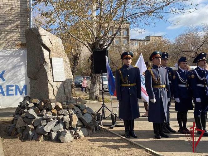 Сотрудники Росгвардии приняли участие в открытии памятника забайкальцам, погибшим при исполнении воинского и служебного долга на СВО 