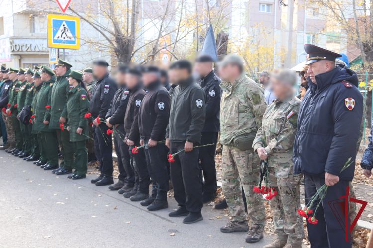 Сотрудники Росгвардии приняли участие в открытии памятника забайкальцам, погибшим при исполнении воинского и служебного долга на СВО 