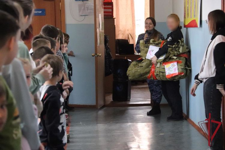 Росгвардейцы рассказали читинским школьникам о значении Дня народного единства 