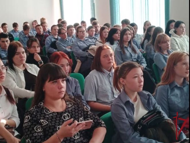 В Шилке сотрудники Росгвардии провели урок безопасности для студентов лицея