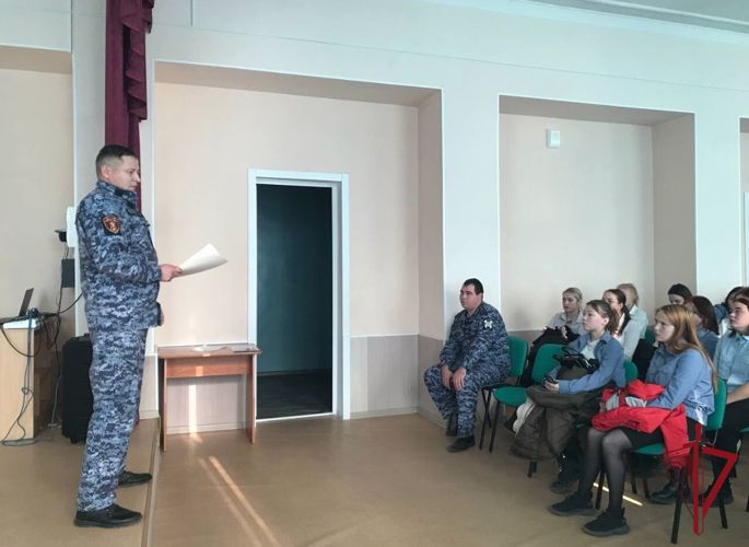 В Шилке сотрудники Росгвардии провели урок безопасности для студентов лицея