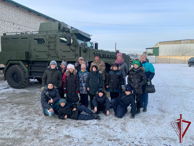 Сотрудники ОМОН «Коршун» устроили для читинских школьников экскурсию по подразделению