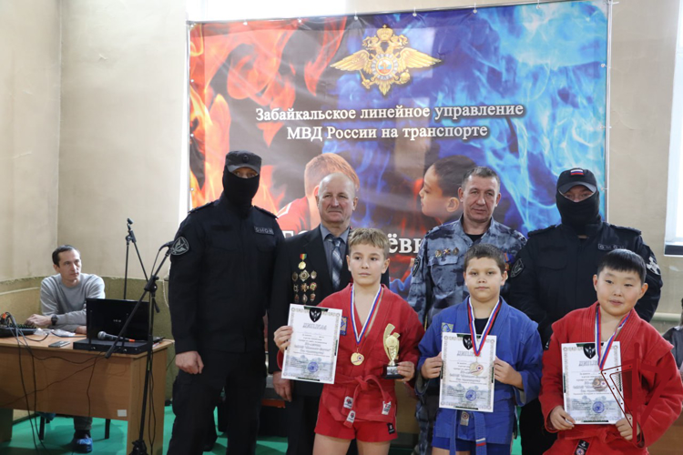 В Чите прошел турнир по самбо, посвященный юбилею ОМОНа на транспорте Управления Росгвардии по Забайкальскому краю