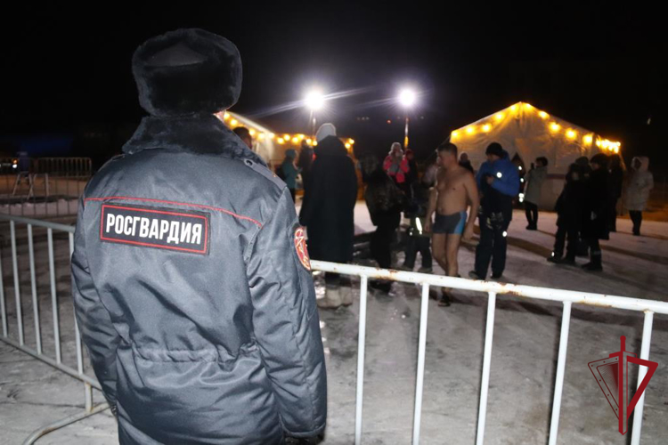 Сотрудники Росгвардии в Забайкалье обеспечивают безопасность мероприятий в честь Крещения Господня