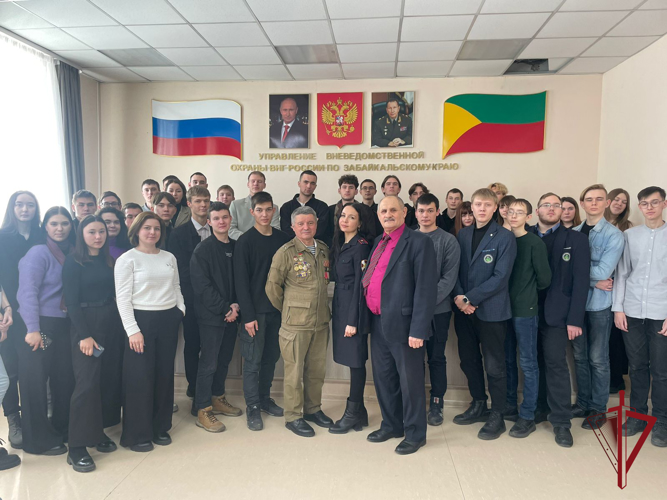В Чите студенты Читинского лесотехнического колледжа познакомились с историей вневедомственной охраны