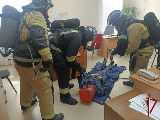 В Чите сотрудники вневедомственной охраны и МЧС провели пожарно-тактическую тренировку