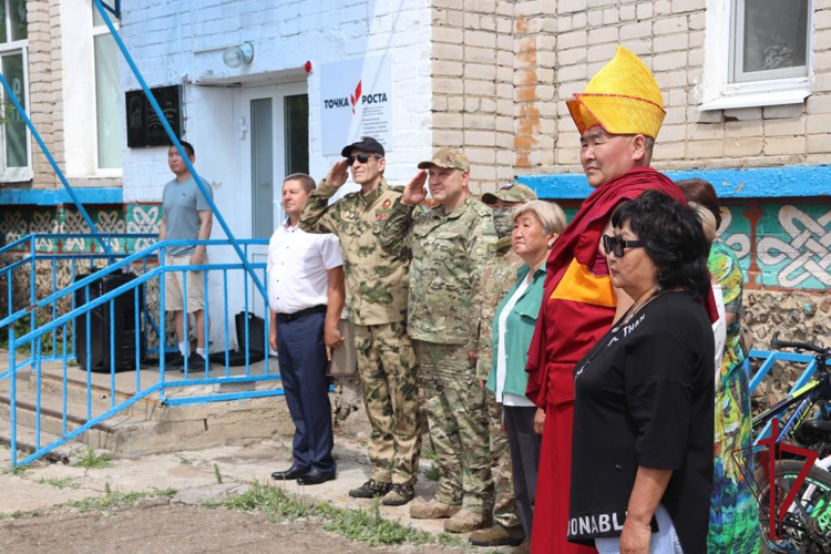 Жители Угдана направили участникам СВО необходимые полезные подарки