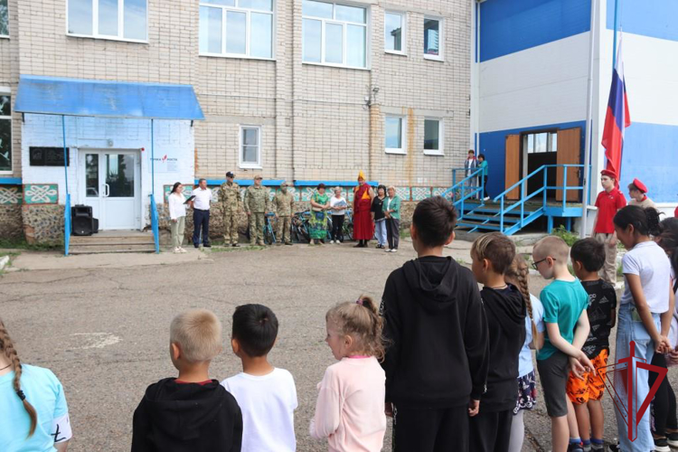 Жители Угдана направили участникам СВО необходимые полезные подарки