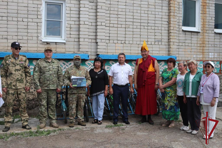 Жители Угдана направили участникам СВО необходимые полезные подарки