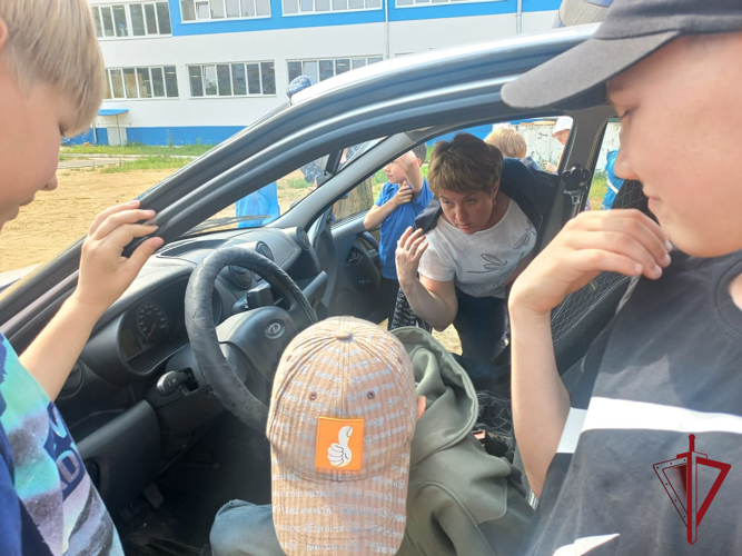 В Забайкалье сотрудники вневедомственной охраны посетили пришкольные и оздоровительные лагеря