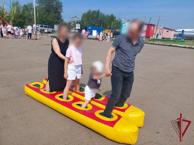 Семьи росгвардейцев приняли участие в праздничном мероприятии, посвящённом Дню семьи, любви и верности