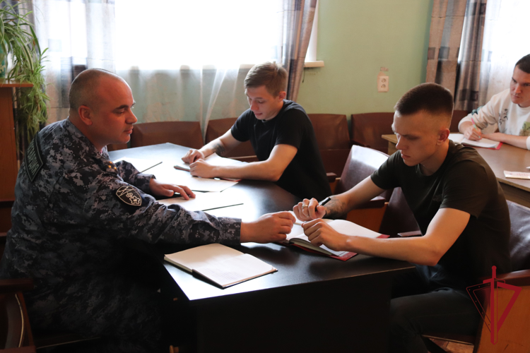Стажёры вневедомственной охраны в Забайкалье проходят специальную подготовку