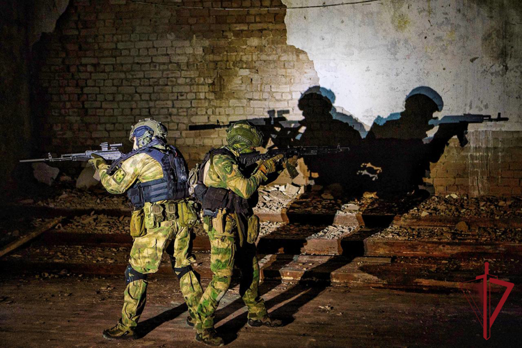 Бойцы отряда мобильного особого назначения «Монолит-Восток» (на транспорте) Управления Росгвардии по Забайкальскому краю отметили 32-ю годовщину со дня образования спецподразделения