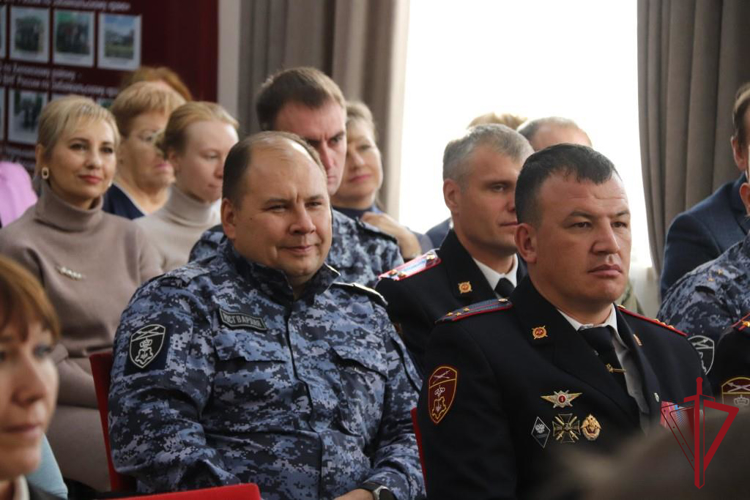 В Чите сотрудники вневедомственной охраны отметили праздник