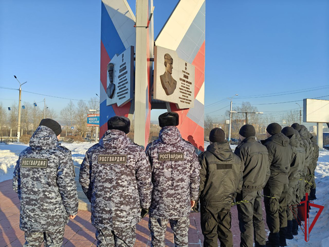 Сотрудники и военнослужащие Росгвардии почтили память Героя России Евгения Эпова