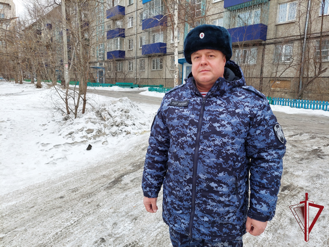 В Чите сотрудники вневедомственной охраны оказали помощь женщине, оказавшейся в беде