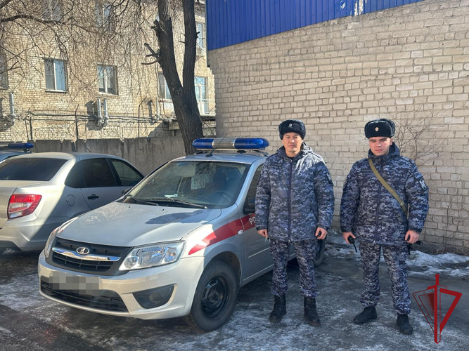 В Чите сотрудники Росгвардии оказали помощь потерявшей сознание женщине