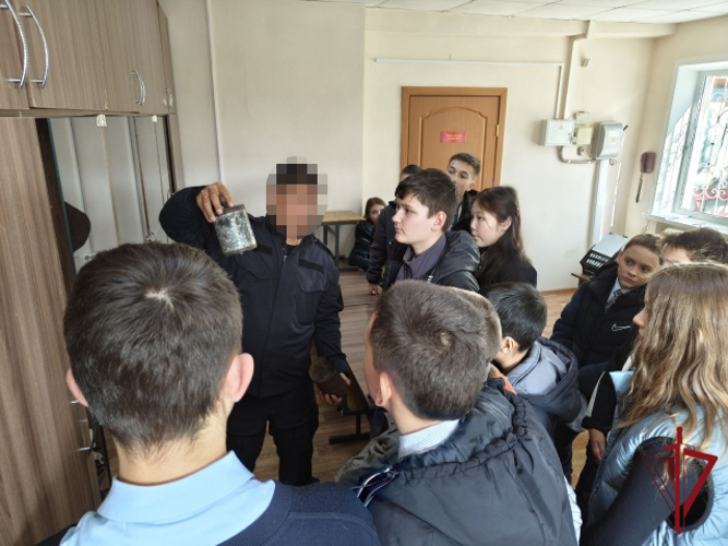 В Чите школьники побывали в гостях у спецназа Росгвардии